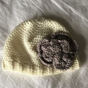 NWT Handmade ivory & gray knit beanie with flower